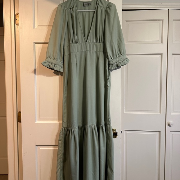 Elegant Sage Green Maxi Dress - NWOT - Never Worn - Picture 2 of 6